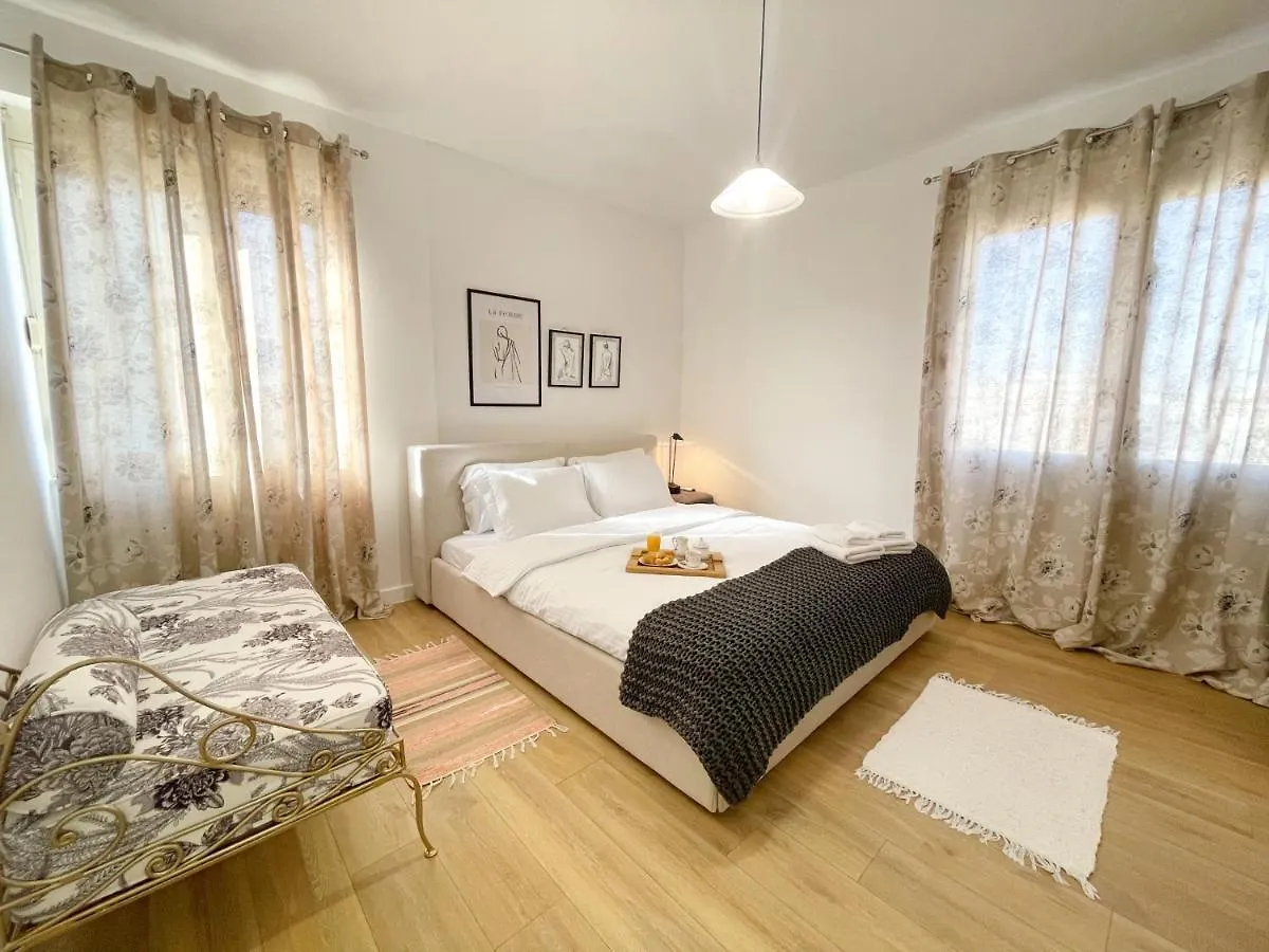 Metro Suites Tirana 0*,  Albania